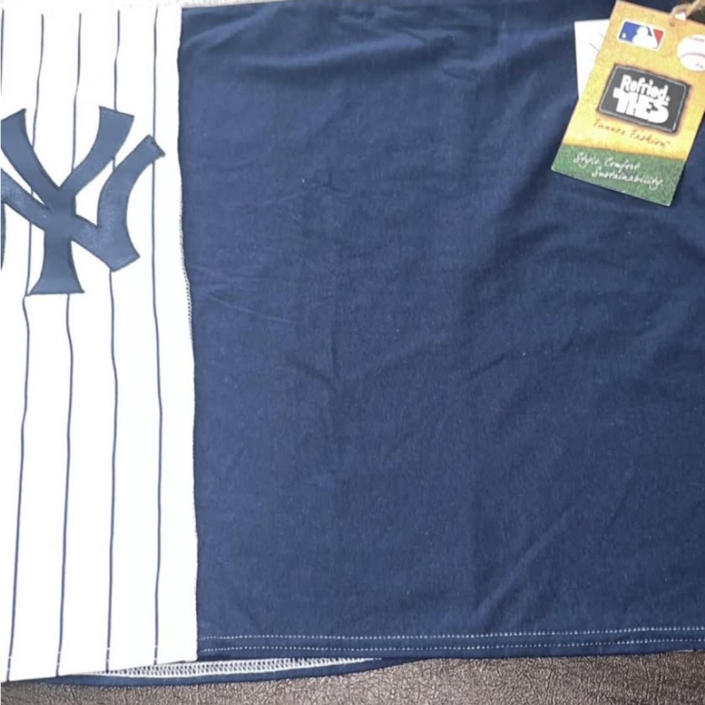 New York Yankees Navy and White Towel